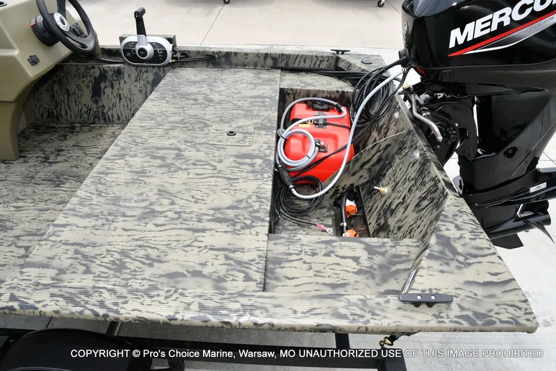 Slide: The Image of Tracker 1648 SC 2026 - 29