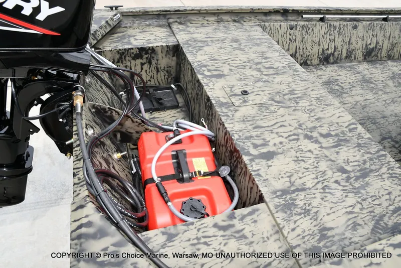 Slide: The Image of Tracker 1648 SC 2026 - 31