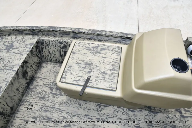 Slide: The Image of Tracker 1648 SC 2026 - 35