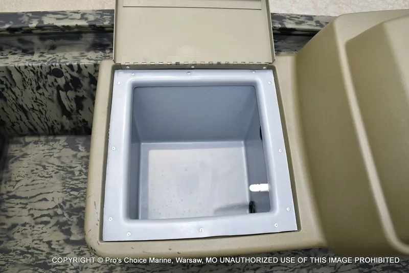 Slide: The Image of Tracker 1648 SC 2026 - 36