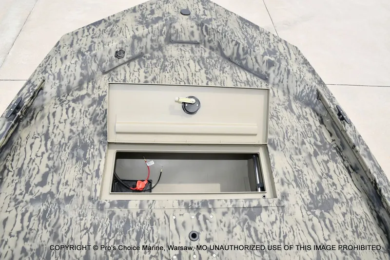 Slide: The Image of Tracker 1648 SC 2026 - 38