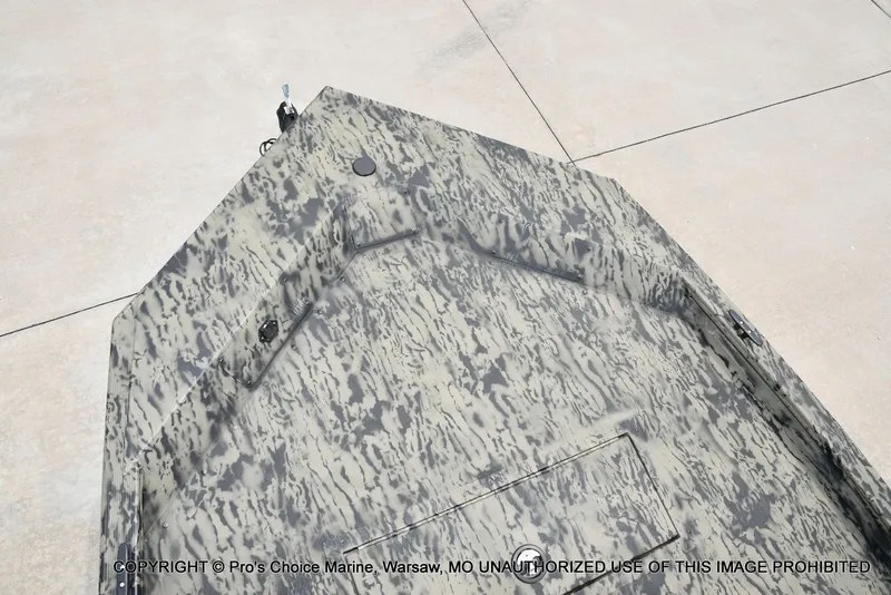 Slide: The Image of Tracker 1648 SC 2026 - 40