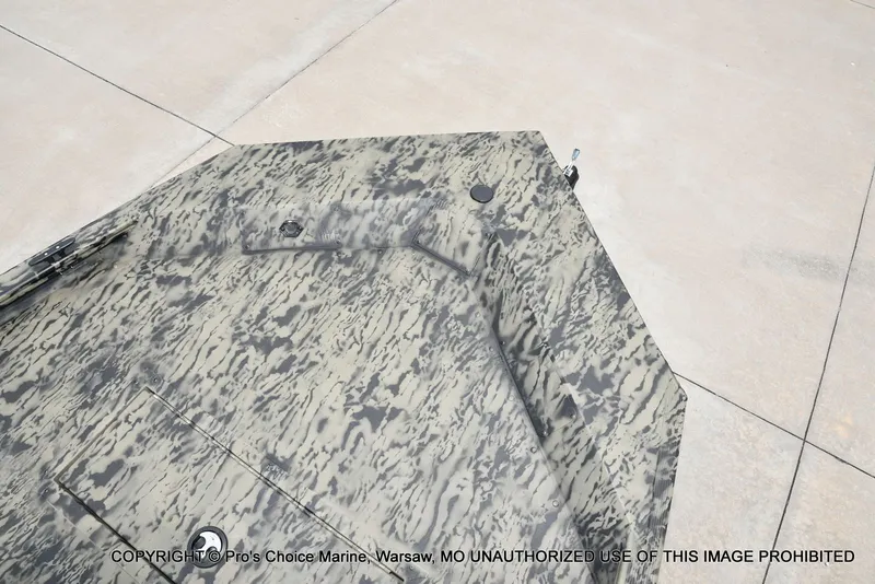 Slide: The Image of Tracker 1648 SC 2026 - 41