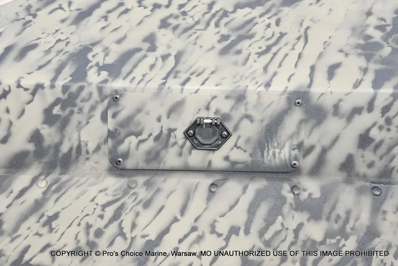 Slide: The Image of Tracker 1648 SC 2026 - 42