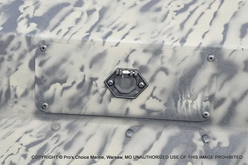 Slide: The Image of Tracker 1648 SC 2026 - 43