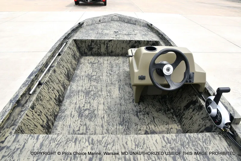 Slide: The Image of Tracker 1648 SC 2026 - 5