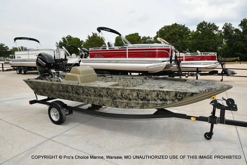 Slide: The Image of Tracker 1648 SC 2026 - 50