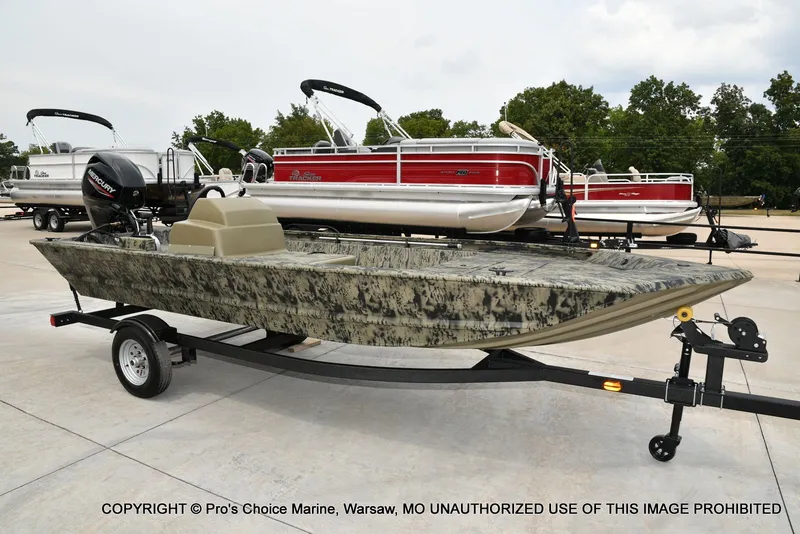 Slide: The Image of Tracker 1648 SC 2026 - 52