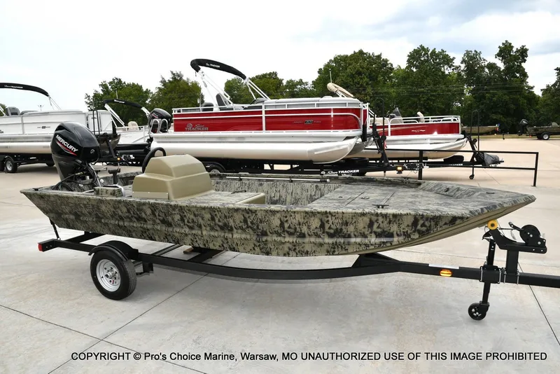 Slide: The Image of Tracker 1648 SC 2026 - 54