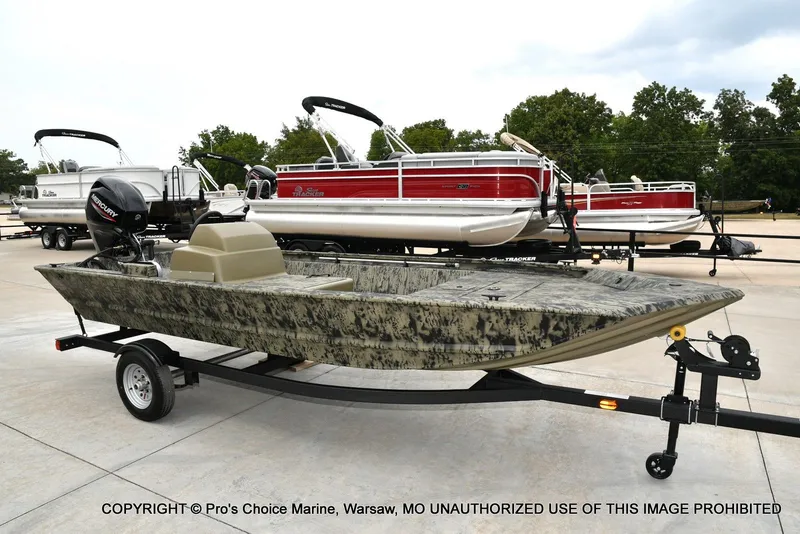 Slide: The Image of Tracker 1648 SC 2026 - 57