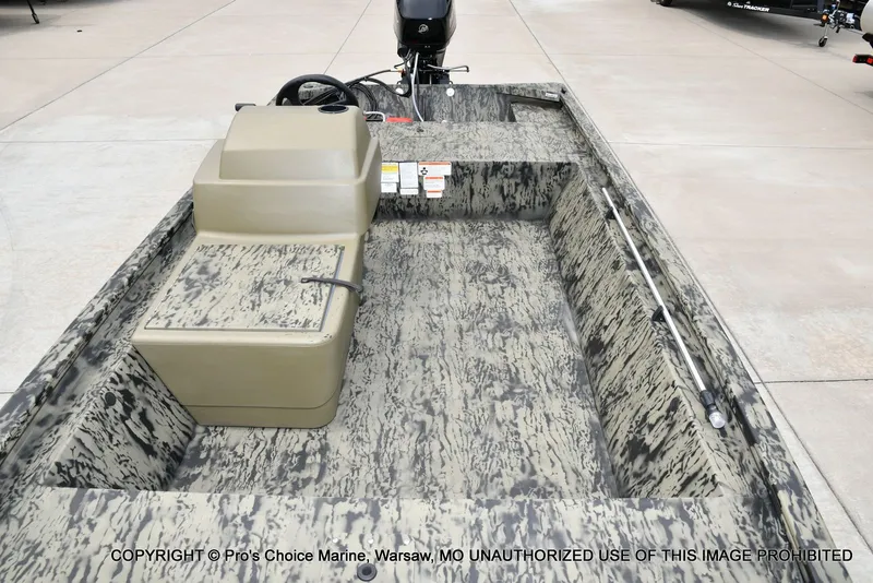 Slide: The Image of Tracker 1648 SC 2026 - 6