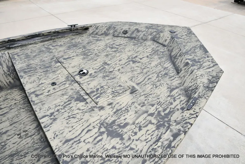 Slide: The Image of Tracker 1648 SC 2026 - 7