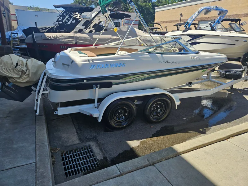 Slide: The Image of Four Winns 170 Horizon 1999 - 10