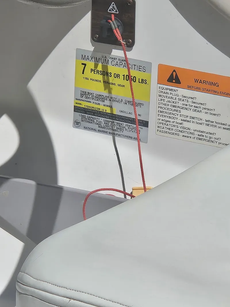 Slide: The Image of Four Winns 170 Horizon 1999 - 4