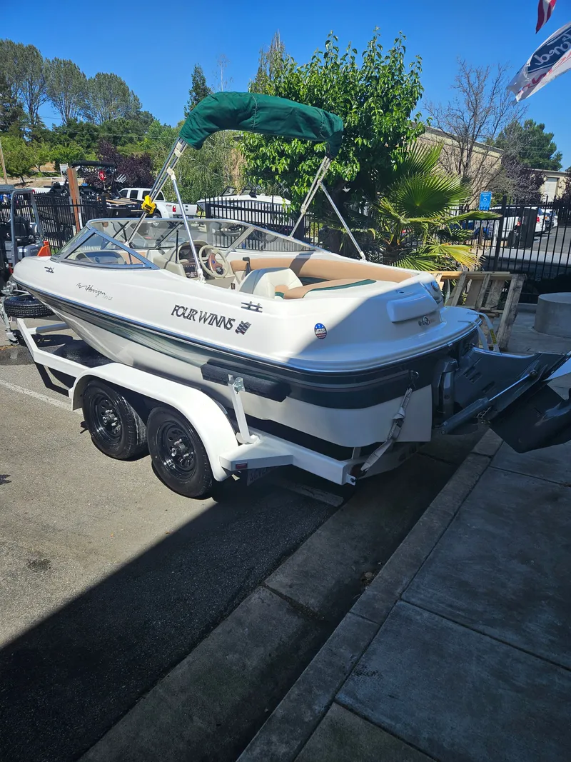 Slide: The Image of Four Winns 170 Horizon 1999 - 6