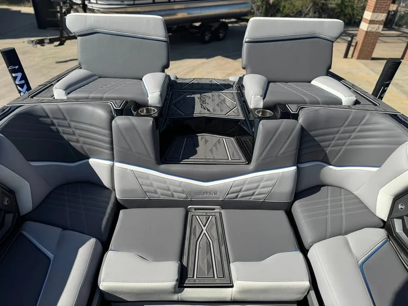 Slide: The Image of Tigé 23ZX 2024 - 10