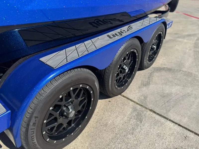 Slide: The Image of Tigé 23ZX 2024 - 11