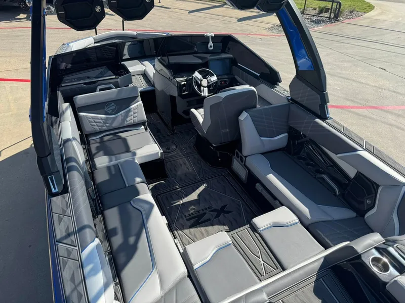 Slide: The Image of Tigé 23ZX 2024 - 3