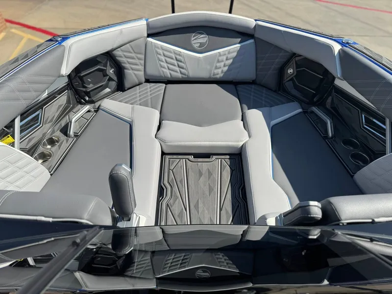 Slide: The Image of Tigé 23ZX 2024 - 5