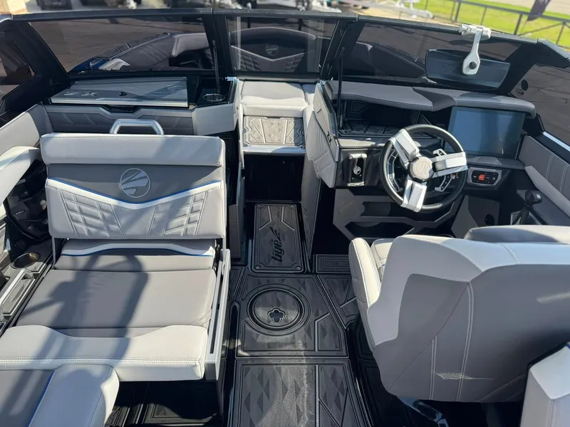 Slide: The Image of Tigé 23ZX 2024 - 7