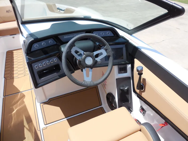 Slide: The Image of MasterCraft NXT24 2024 - 10