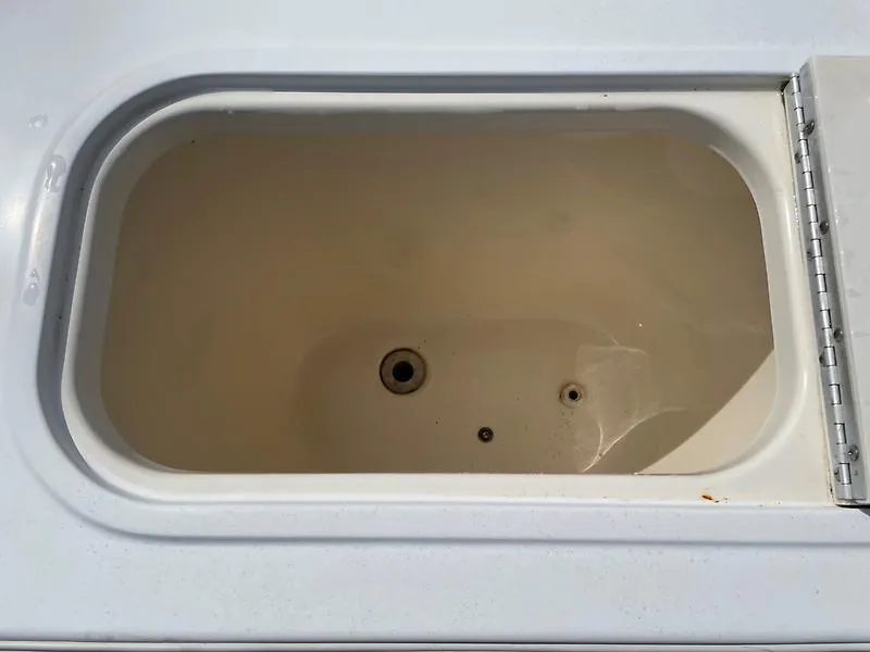 Slide: The Image of Livewell compartment on a 2001 Shamrock 270 Open boat. - 17