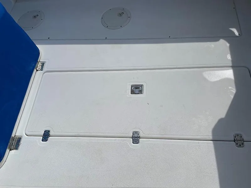 Slide: The Image of 2001 Shamrock 270 Open boat deck with storage hatch and blue seat. - 18