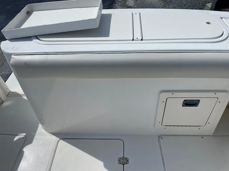 Slide: The Image of 2001 Shamrock 270 Open boat deck with storage compartments and tray. - 21
