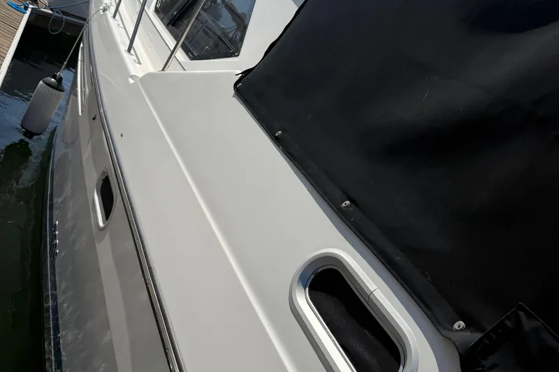 Slide: The Image of 2001 Bayliner 4087 Aft Cabin Motoryacht side view at dock. - 55