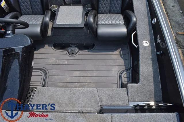 Slide: The Image of Phoenix Bass Boat 921 Elite II 2025 - 11