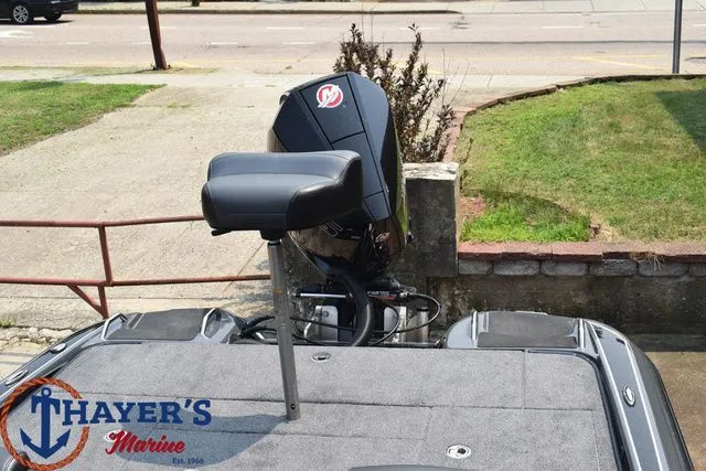 Slide: The Image of Phoenix Bass Boat 921 Elite II 2025 - 13