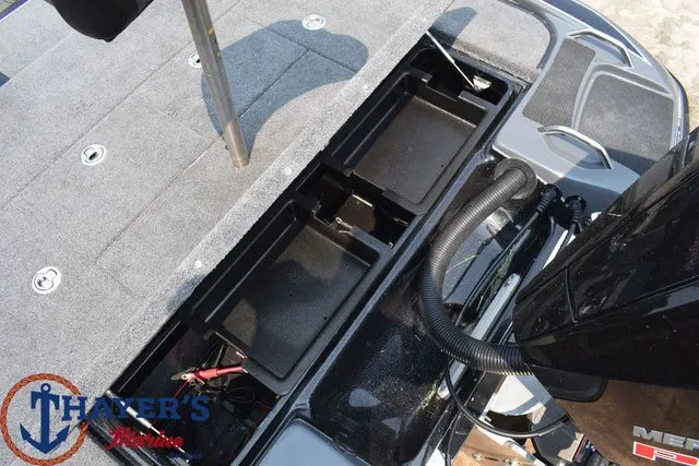 Slide: The Image of Phoenix Bass Boat 921 Elite II 2025 - 16