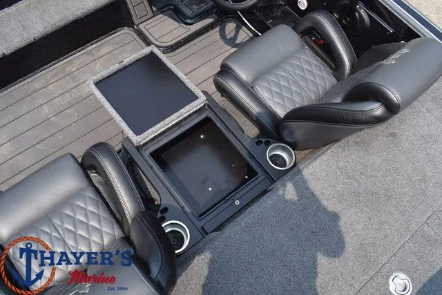 Slide: The Image of Phoenix Bass Boat 921 Elite II 2025 - 29