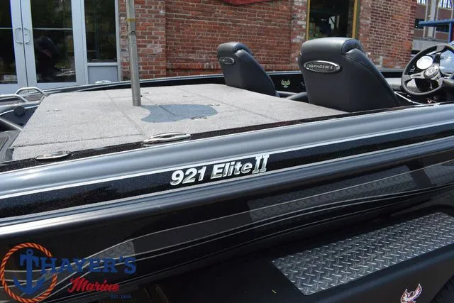 Slide: The Image of Phoenix Bass Boat 921 Elite II 2025 - 4
