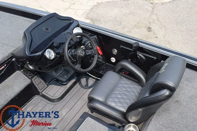 Slide: The Image of Phoenix Bass Boat 921 Elite II 2025 - 7