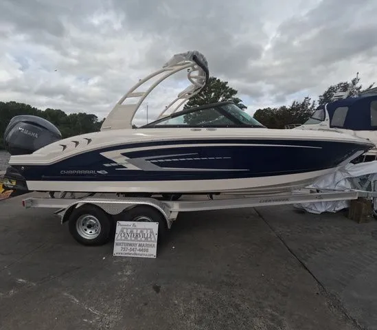 The Image of Chaparral 21 SSi OB In Stock Traier included 2026 - 1