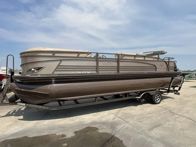 The Image of Regency 254 LE3 2015 - 1