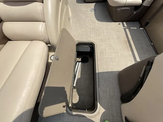 Slide: The Image of Regency 254 LE3 2015 - 14