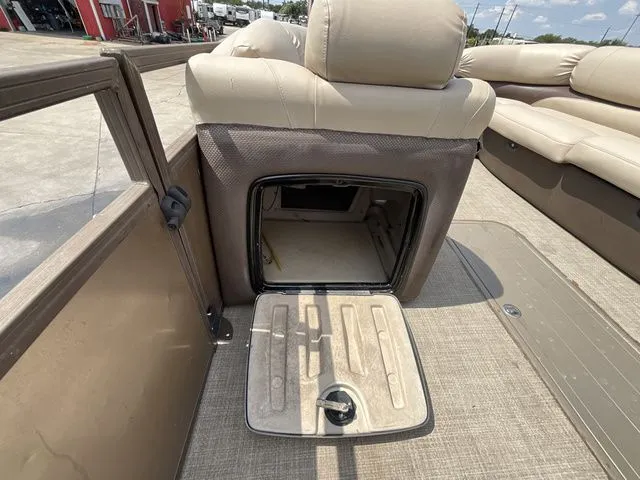 Slide: The Image of Regency 254 LE3 2015 - 15