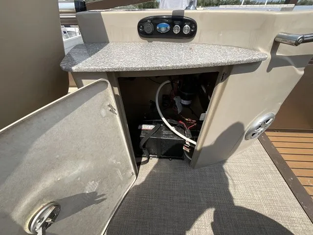 Slide: The Image of Regency 254 LE3 2015 - 17