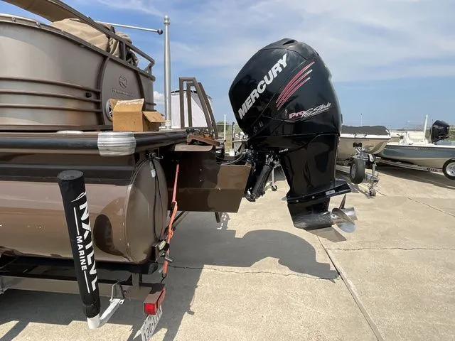 Slide: The Image of Regency 254 LE3 2015 - 3