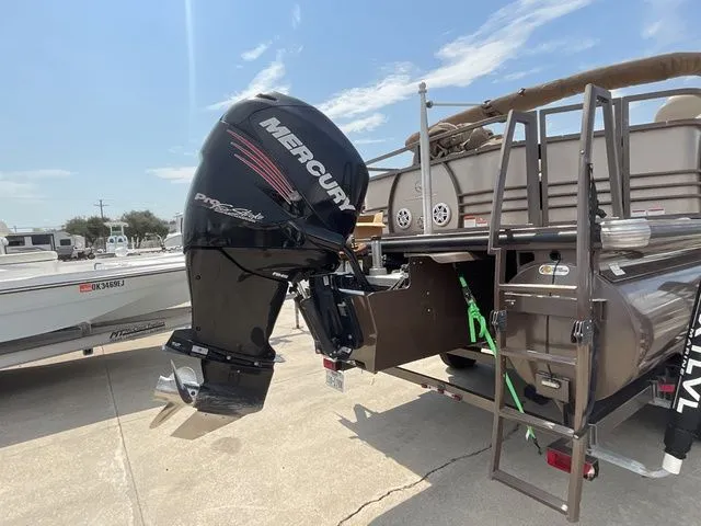 Slide: The Image of Regency 254 LE3 2015 - 5