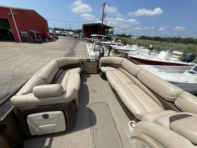 Slide: The Image of Regency 254 LE3 2015 - 6