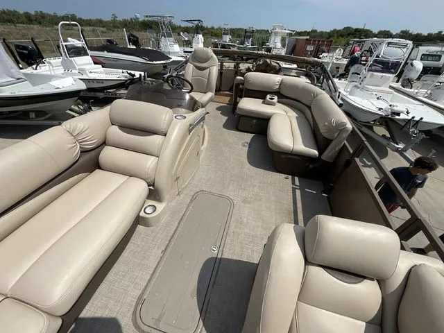 Slide: The Image of Regency 254 LE3 2015 - 7