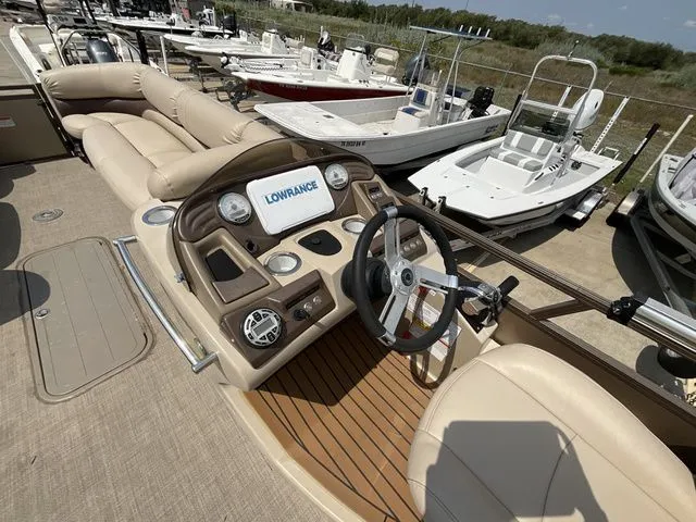 Slide: The Image of Regency 254 LE3 2015 - 8