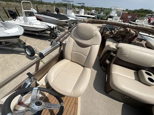 Slide: The Image of Regency 254 LE3 2015 - 9