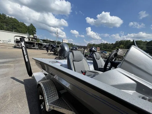 Slide: The Image of Xpress H17C Crappie 2026 - 11