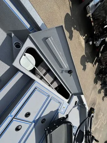 Slide: The Image of Xpress H17C Crappie 2026 - 13