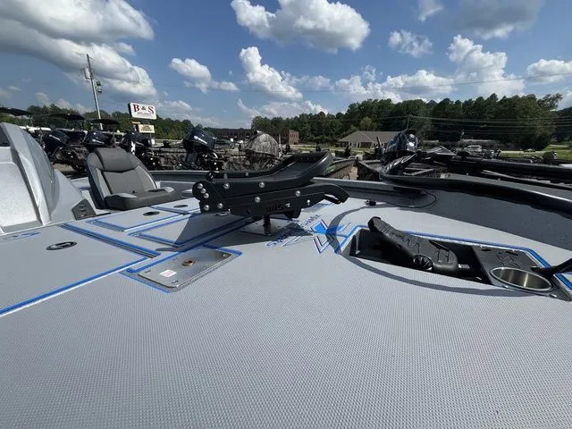 Slide: The Image of Xpress H17C Crappie 2026 - 8