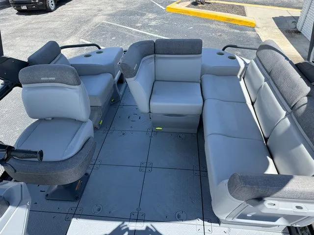 Slide: The Image of Sea-Doo Switch Cruise 21 2023 - 24